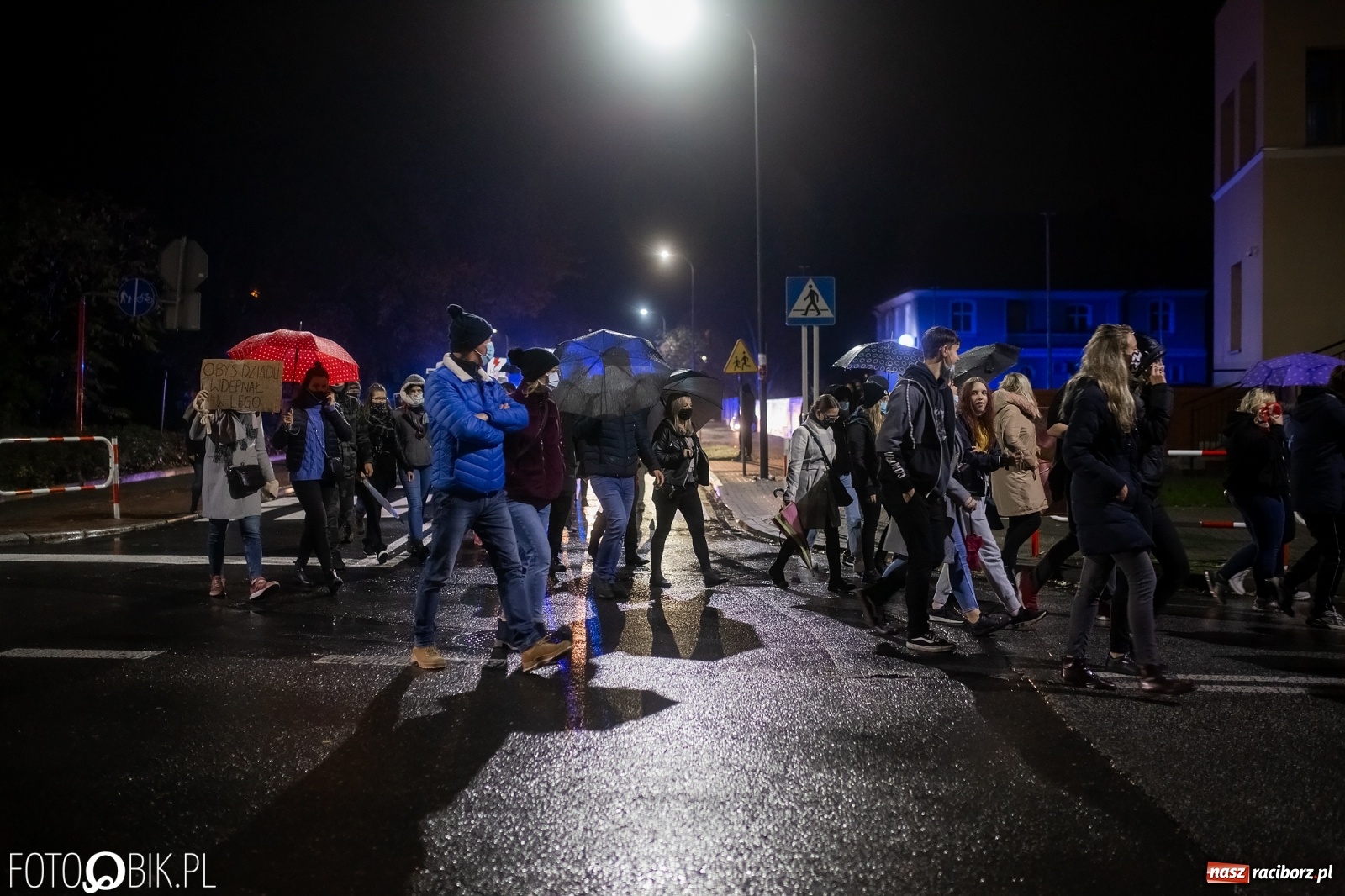Zdjęcie w galerii na portalu naszraciborz.pl: Czwarty protest w Raciborzu, tym razem kreatywny i samochodowy [WIDEO] wiadomości z regionu