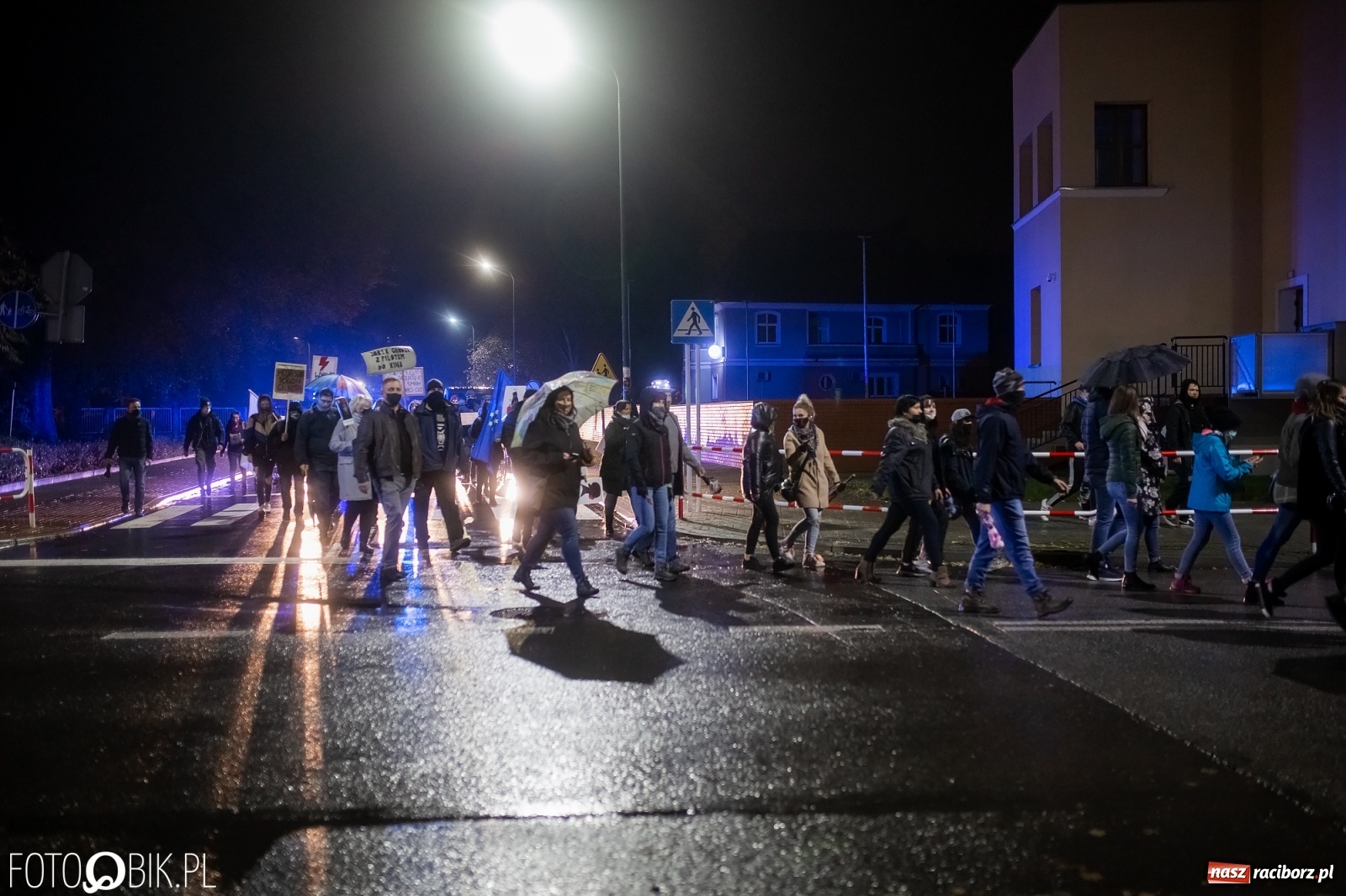 Zdjęcie w galerii na portalu naszraciborz.pl: Czwarty protest w Raciborzu, tym razem kreatywny i samochodowy [WIDEO] wiadomości z regionu