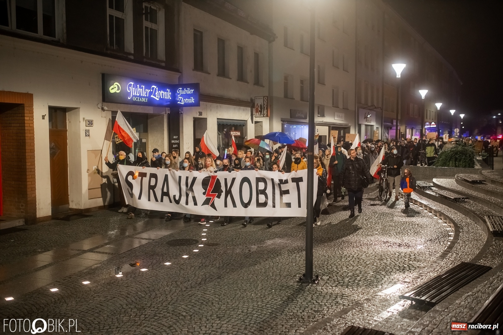 Zdjęcie w galerii na portalu naszraciborz.pl: Czwarty protest w Raciborzu, tym razem kreatywny i samochodowy [WIDEO] wiadomości z regionu