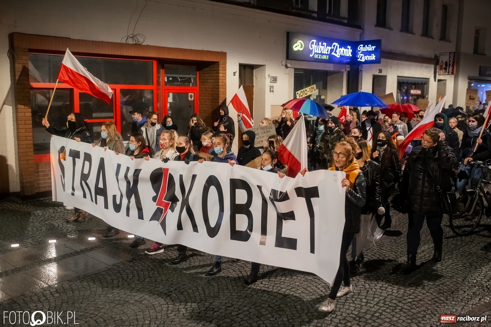 Zdjęcie w galerii na portalu naszraciborz.pl: Czwarty protest w Raciborzu, tym razem kreatywny i samochodowy [WIDEO] wiadomości z regionu