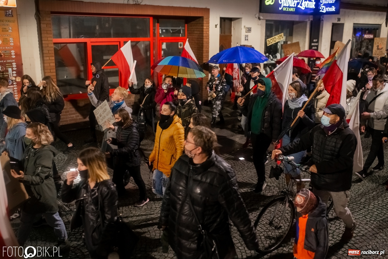 Zdjęcie w galerii na portalu naszraciborz.pl: Czwarty protest w Raciborzu, tym razem kreatywny i samochodowy [WIDEO] wiadomości z regionu