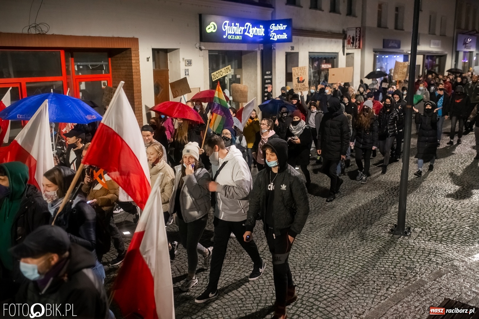 Zdjęcie w galerii na portalu naszraciborz.pl: Czwarty protest w Raciborzu, tym razem kreatywny i samochodowy [WIDEO] wiadomości z regionu