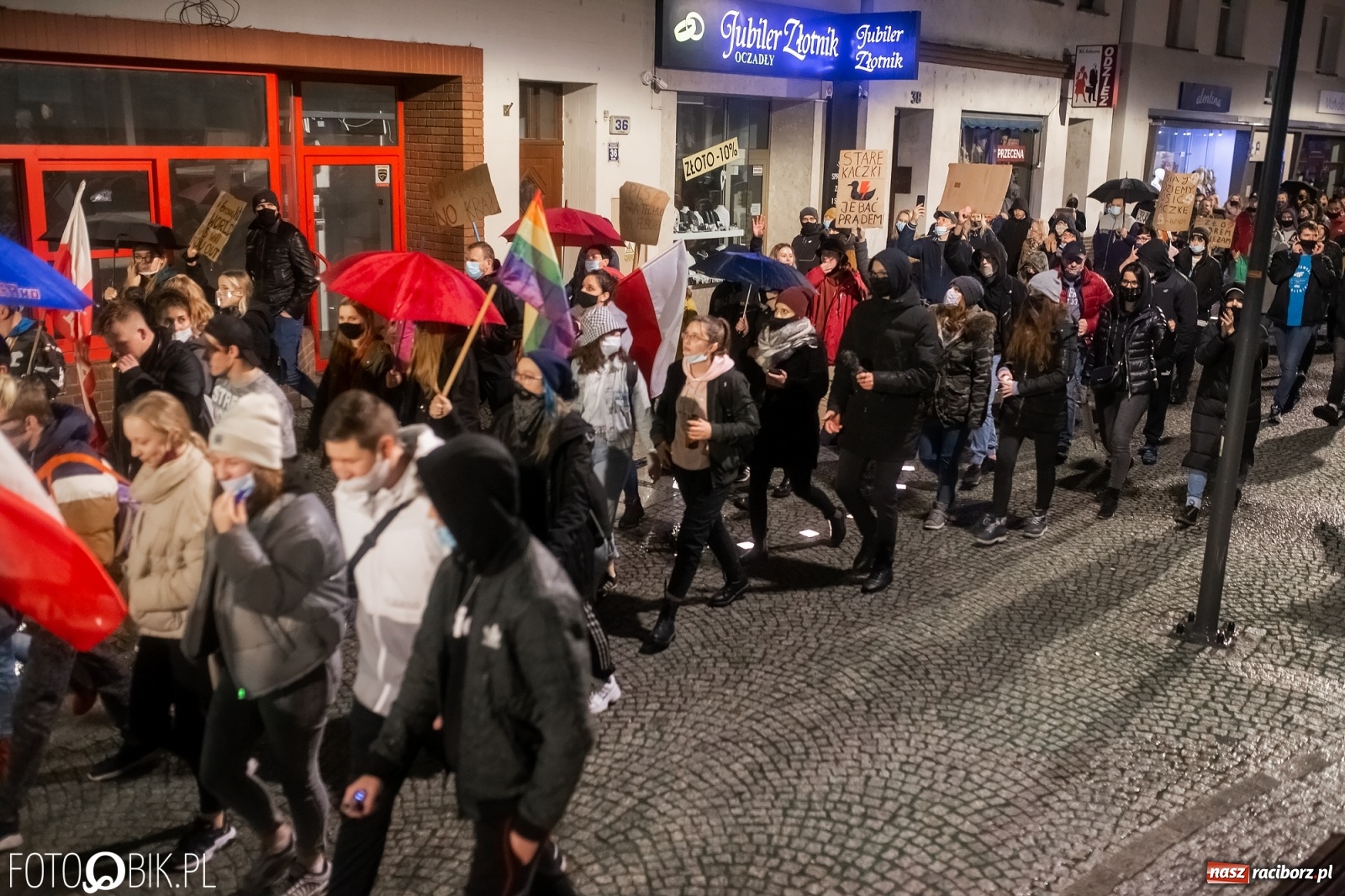 Zdjęcie w galerii na portalu naszraciborz.pl: Czwarty protest w Raciborzu, tym razem kreatywny i samochodowy [WIDEO] wiadomości z regionu