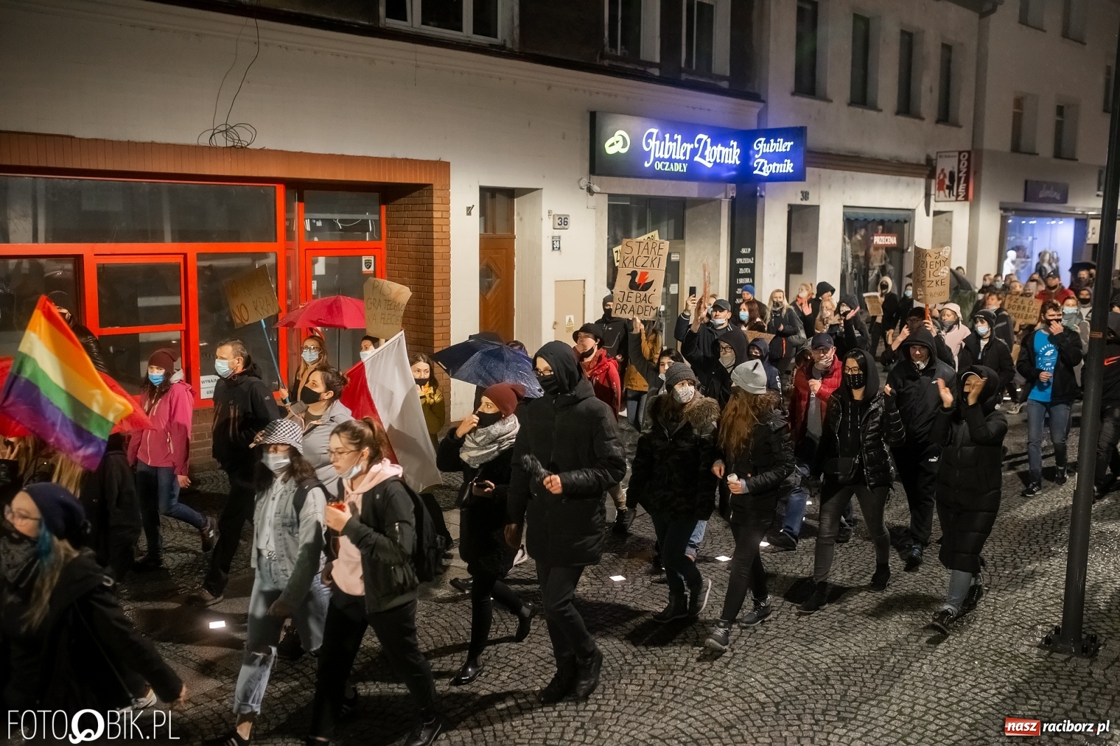 Zdjęcie w galerii na portalu naszraciborz.pl: Czwarty protest w Raciborzu, tym razem kreatywny i samochodowy [WIDEO] wiadomości z regionu