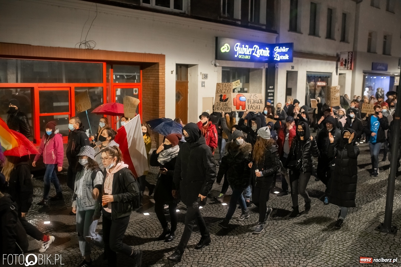 Zdjęcie w galerii na portalu naszraciborz.pl: Czwarty protest w Raciborzu, tym razem kreatywny i samochodowy [WIDEO] wiadomości z regionu