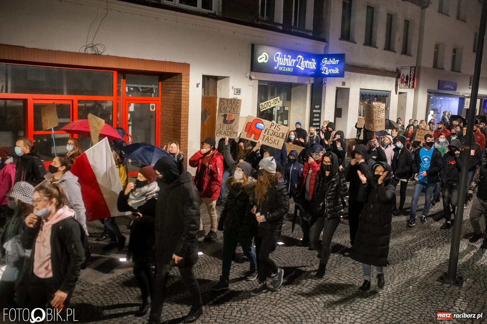 Zdjęcie w galerii na portalu naszraciborz.pl: Czwarty protest w Raciborzu, tym razem kreatywny i samochodowy [WIDEO] wiadomości z regionu