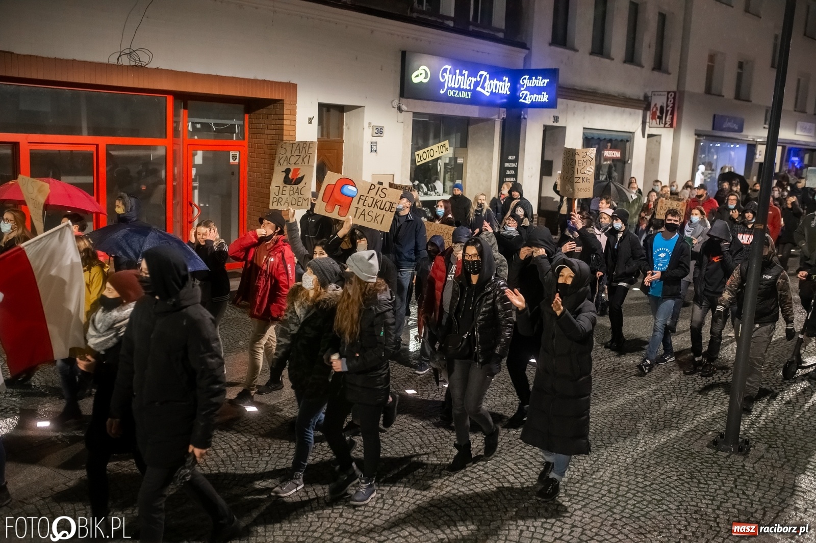 Zdjęcie w galerii na portalu naszraciborz.pl: Czwarty protest w Raciborzu, tym razem kreatywny i samochodowy [WIDEO] wiadomości z regionu