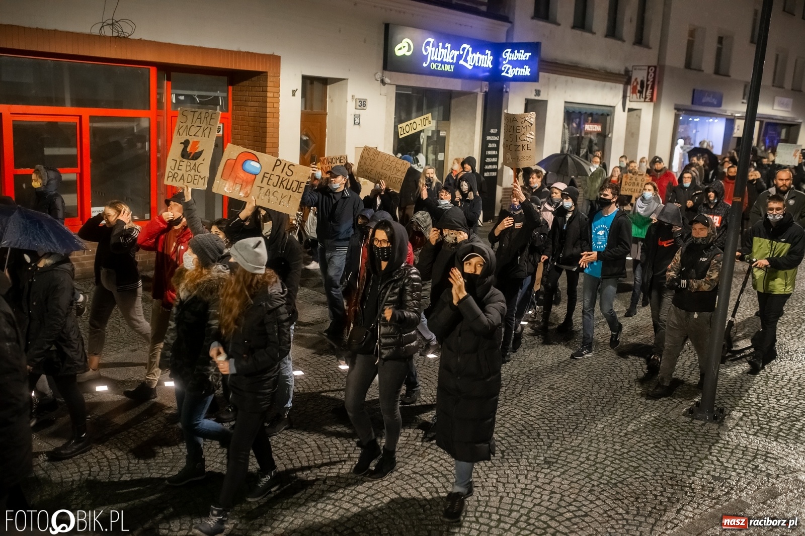 Zdjęcie w galerii na portalu naszraciborz.pl: Czwarty protest w Raciborzu, tym razem kreatywny i samochodowy [WIDEO] wiadomości z regionu