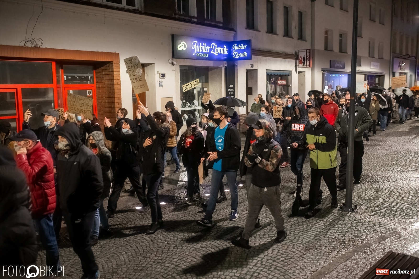Zdjęcie w galerii na portalu naszraciborz.pl: Czwarty protest w Raciborzu, tym razem kreatywny i samochodowy [WIDEO] wiadomości z regionu
