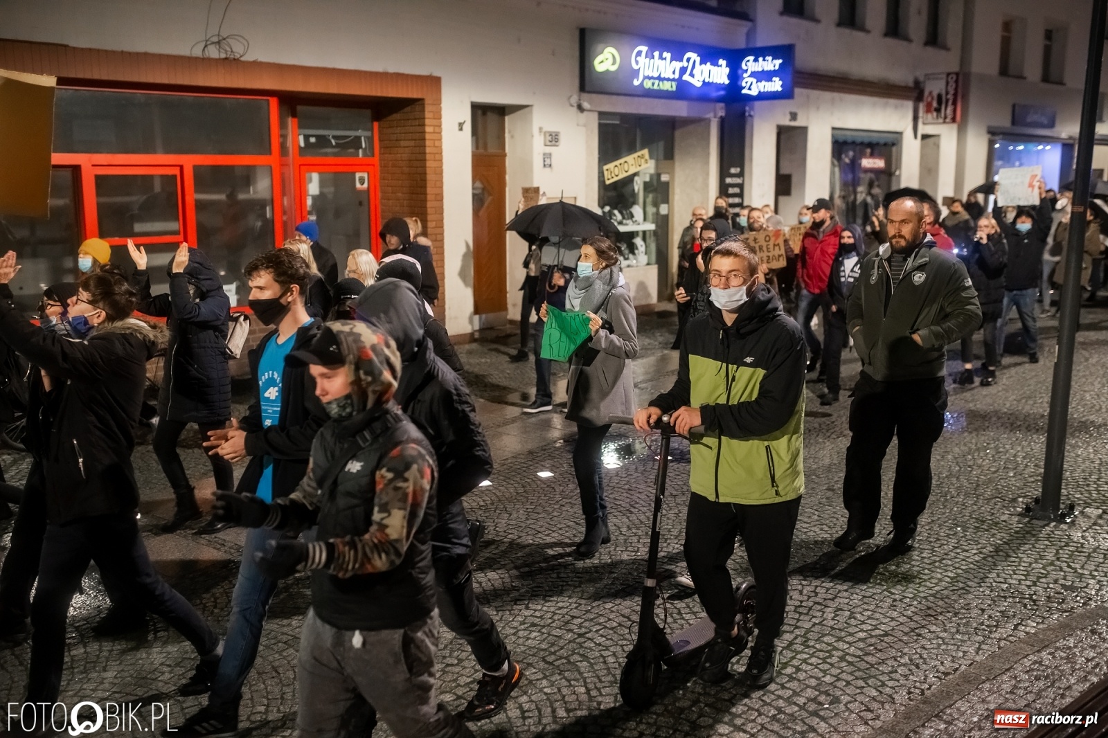 Zdjęcie w galerii na portalu naszraciborz.pl: Czwarty protest w Raciborzu, tym razem kreatywny i samochodowy [WIDEO] wiadomości z regionu