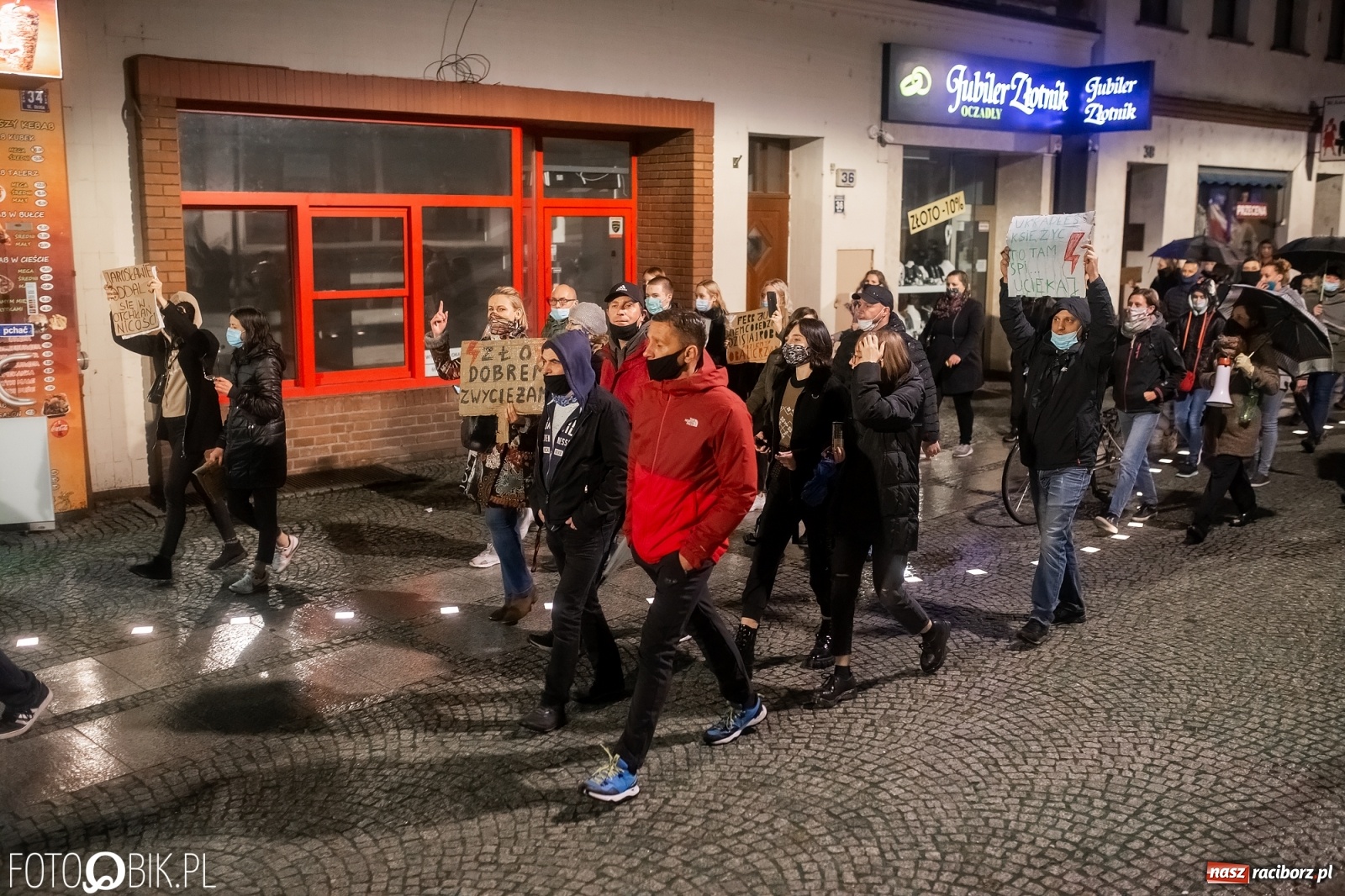 Zdjęcie w galerii na portalu naszraciborz.pl: Czwarty protest w Raciborzu, tym razem kreatywny i samochodowy [WIDEO] wiadomości z regionu