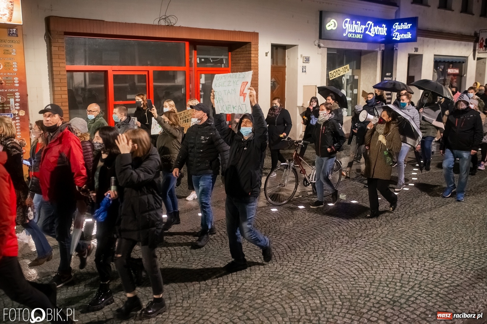 Zdjęcie w galerii na portalu naszraciborz.pl: Czwarty protest w Raciborzu, tym razem kreatywny i samochodowy [WIDEO] wiadomości z regionu