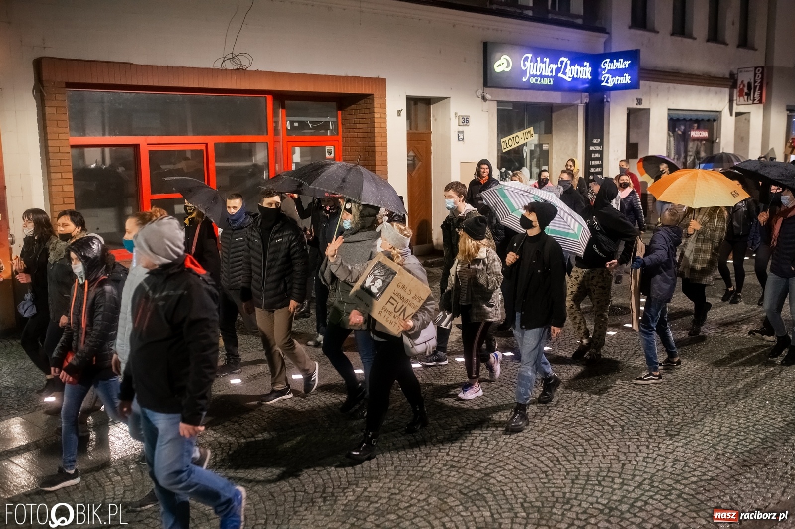 Zdjęcie w galerii na portalu naszraciborz.pl: Czwarty protest w Raciborzu, tym razem kreatywny i samochodowy [WIDEO] wiadomości z regionu