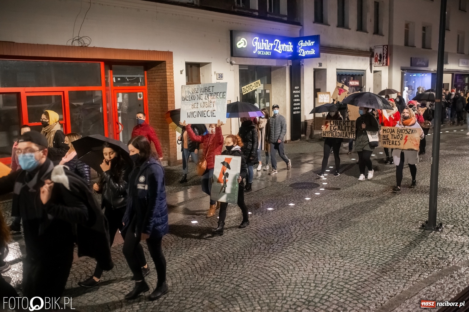 Zdjęcie w galerii na portalu naszraciborz.pl: Czwarty protest w Raciborzu, tym razem kreatywny i samochodowy [WIDEO] wiadomości z regionu