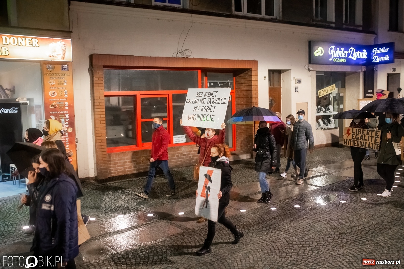 Zdjęcie w galerii na portalu naszraciborz.pl: Czwarty protest w Raciborzu, tym razem kreatywny i samochodowy [WIDEO] wiadomości z regionu