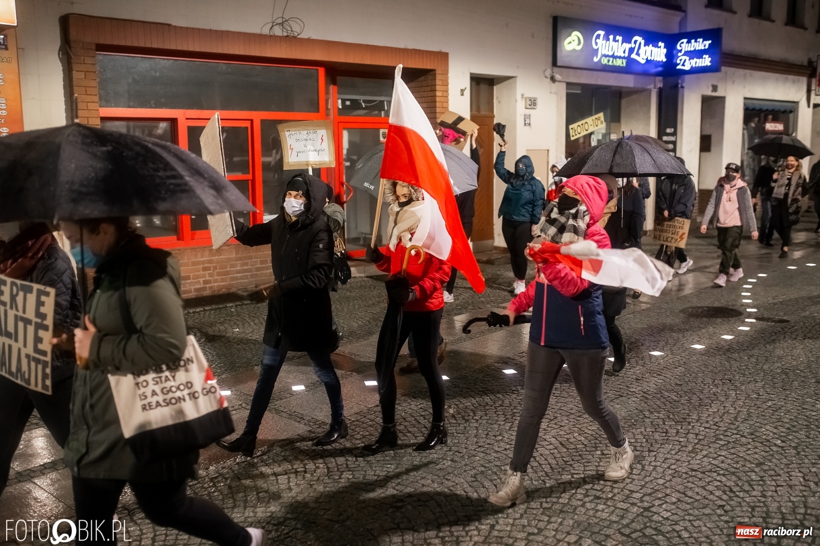 Zdjęcie w galerii na portalu naszraciborz.pl: Czwarty protest w Raciborzu, tym razem kreatywny i samochodowy [WIDEO] wiadomości z regionu