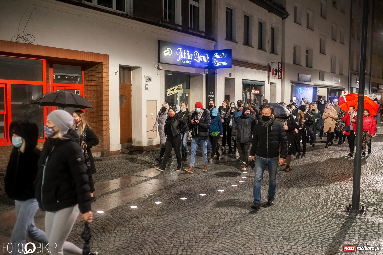 Zdjęcie w galerii na portalu naszraciborz.pl: Czwarty protest w Raciborzu, tym razem kreatywny i samochodowy [WIDEO] wiadomości z regionu