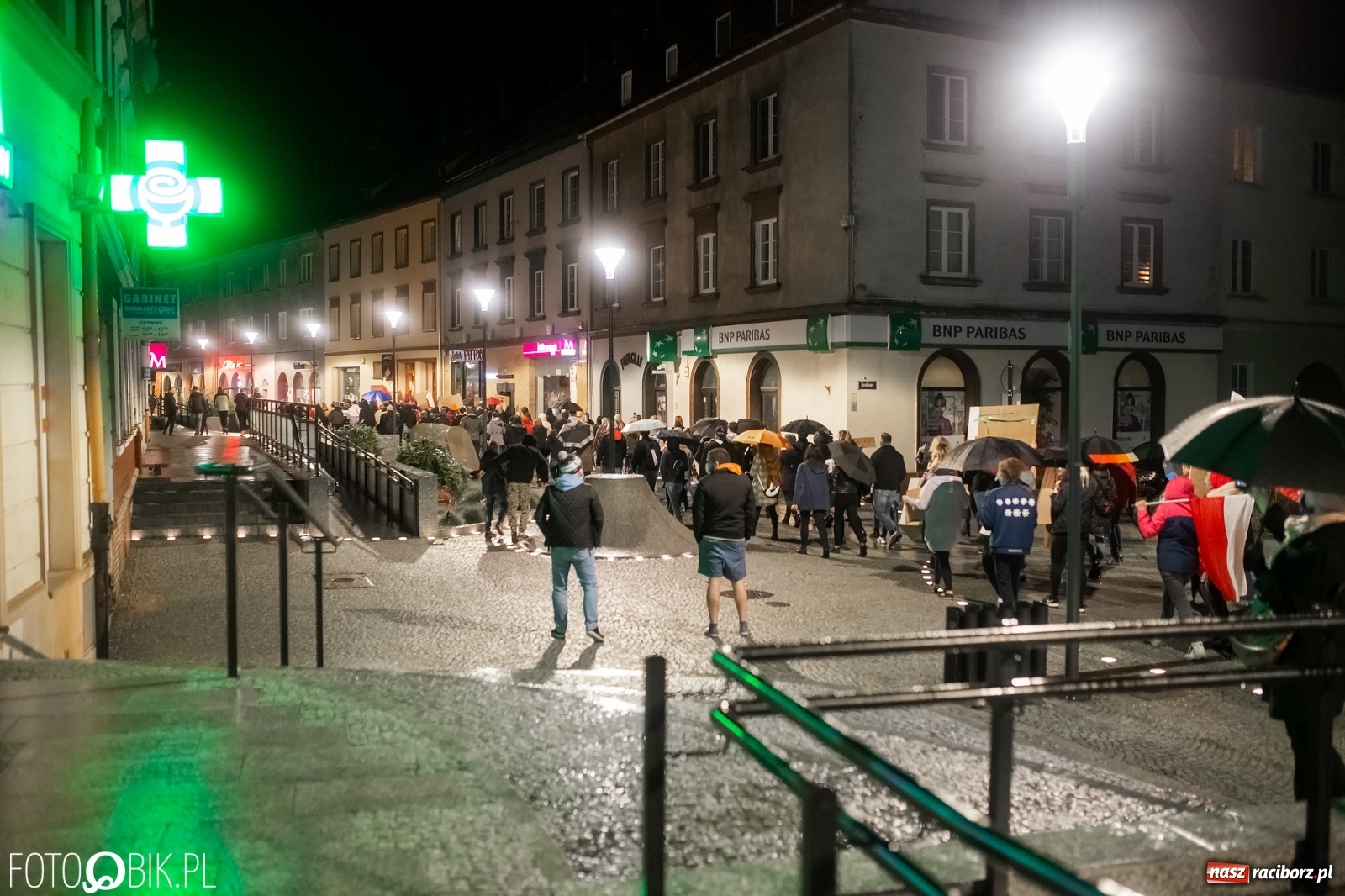 Zdjęcie w galerii na portalu naszraciborz.pl: Czwarty protest w Raciborzu, tym razem kreatywny i samochodowy [WIDEO] wiadomości z regionu