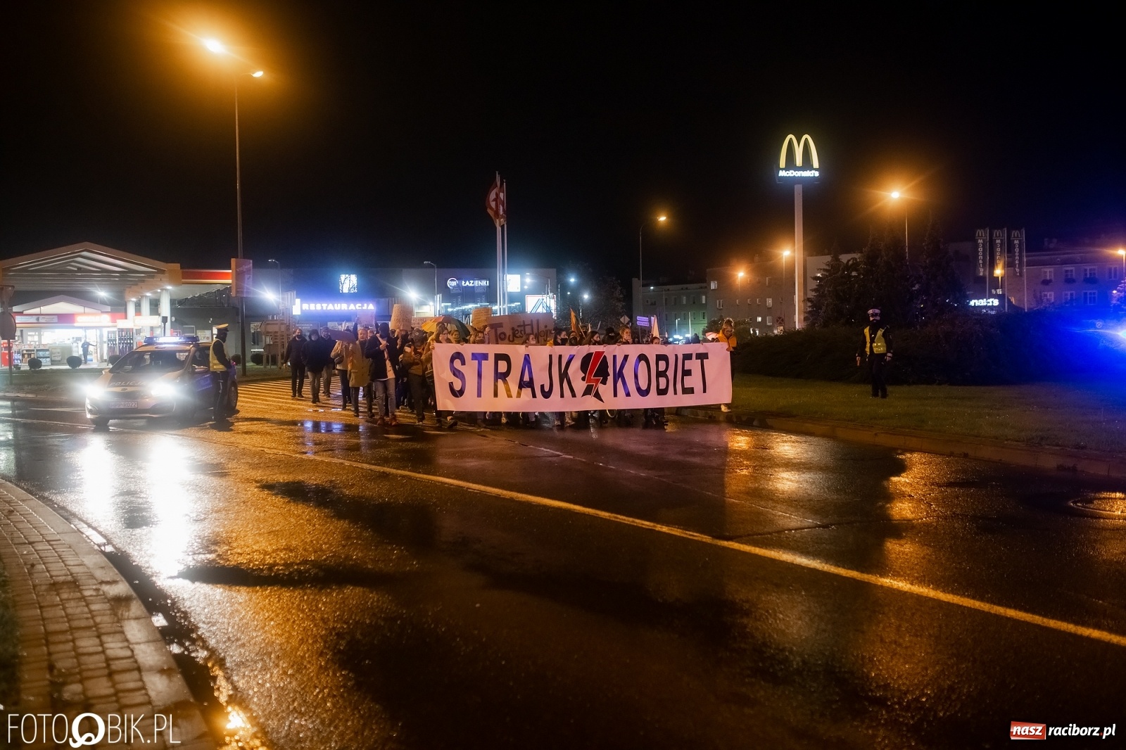 Zdjęcie w galerii na portalu naszraciborz.pl: Czwarty protest w Raciborzu, tym razem kreatywny i samochodowy [WIDEO] wiadomości z regionu