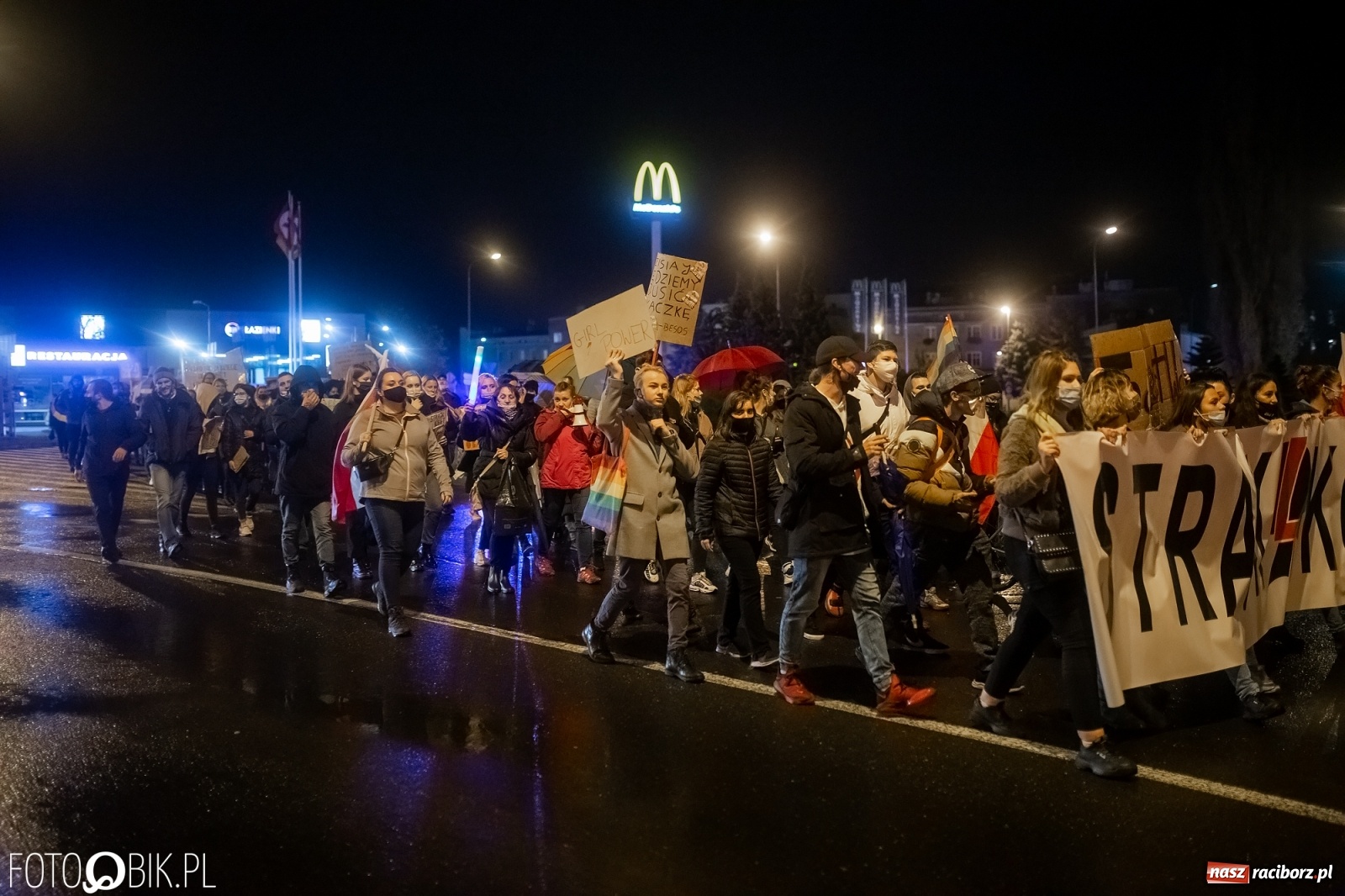 Zdjęcie w galerii na portalu naszraciborz.pl: Czwarty protest w Raciborzu, tym razem kreatywny i samochodowy [WIDEO] wiadomości z regionu