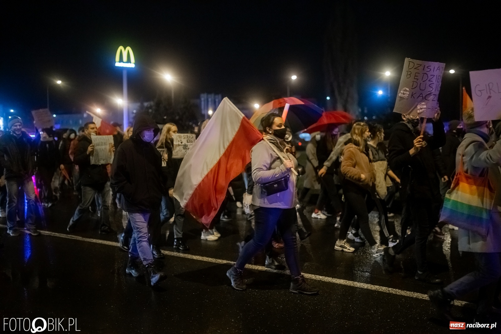 Zdjęcie w galerii na portalu naszraciborz.pl: Czwarty protest w Raciborzu, tym razem kreatywny i samochodowy [WIDEO] wiadomości z regionu