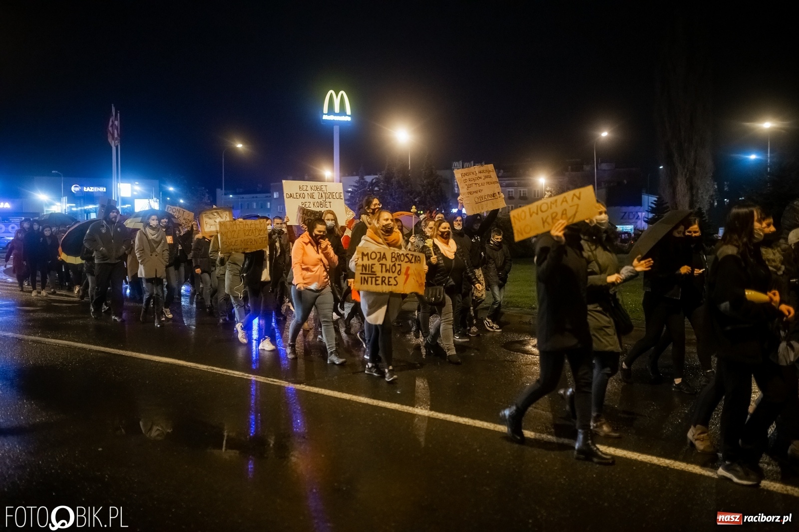 Zdjęcie w galerii na portalu naszraciborz.pl: Czwarty protest w Raciborzu, tym razem kreatywny i samochodowy [WIDEO] wiadomości z regionu
