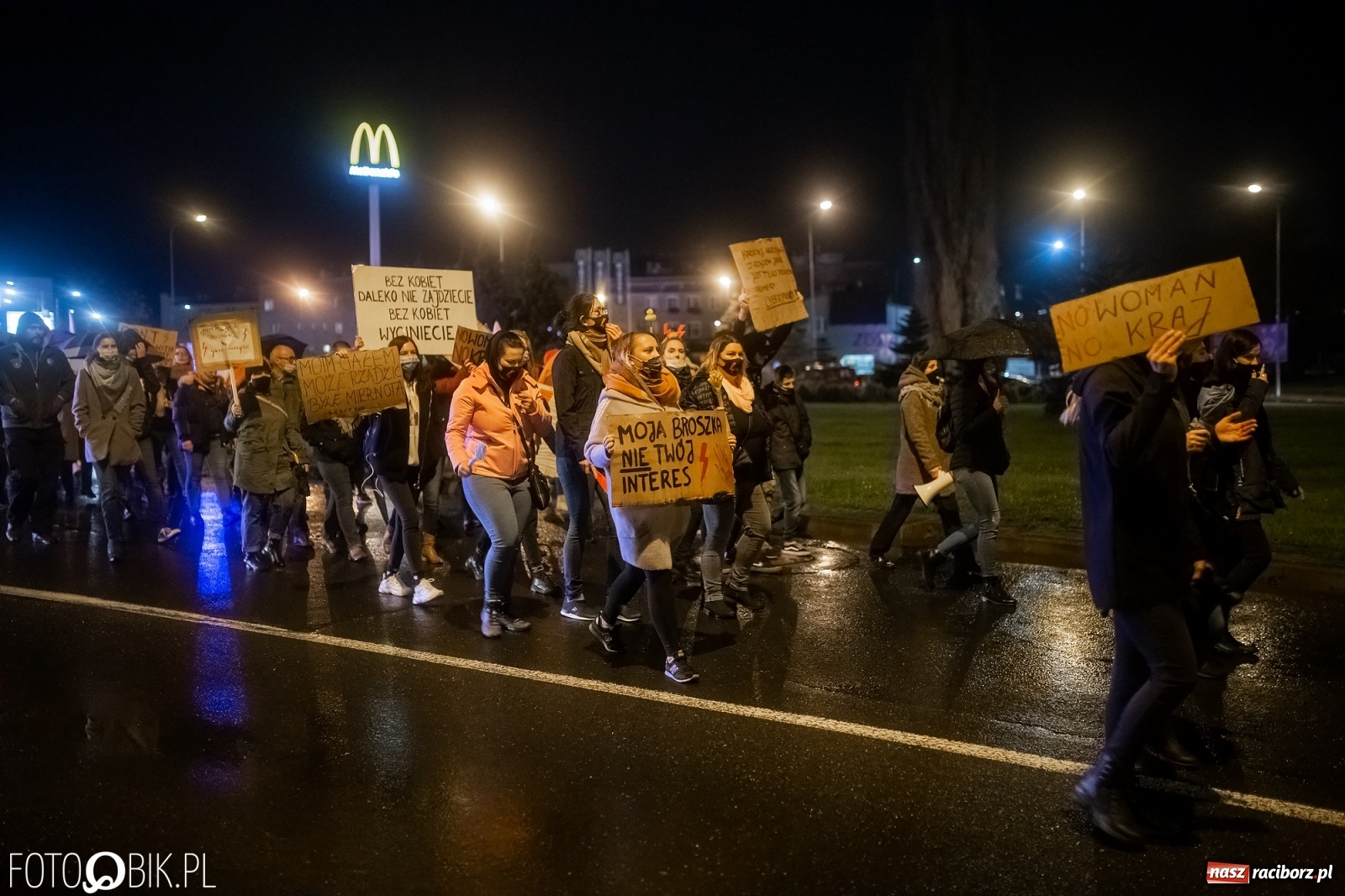 Zdjęcie w galerii na portalu naszraciborz.pl: Czwarty protest w Raciborzu, tym razem kreatywny i samochodowy [WIDEO] wiadomości z regionu