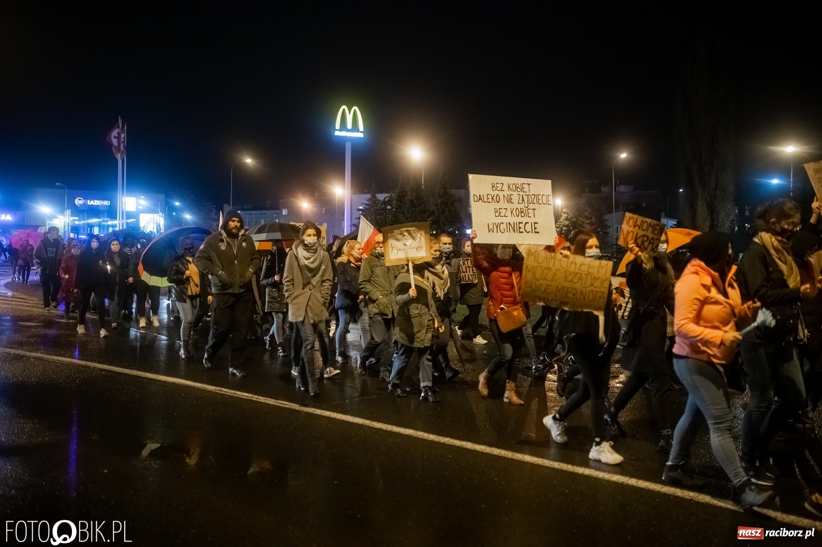 Zdjęcie w galerii na portalu naszraciborz.pl: Czwarty protest w Raciborzu, tym razem kreatywny i samochodowy [WIDEO] wiadomości z regionu
