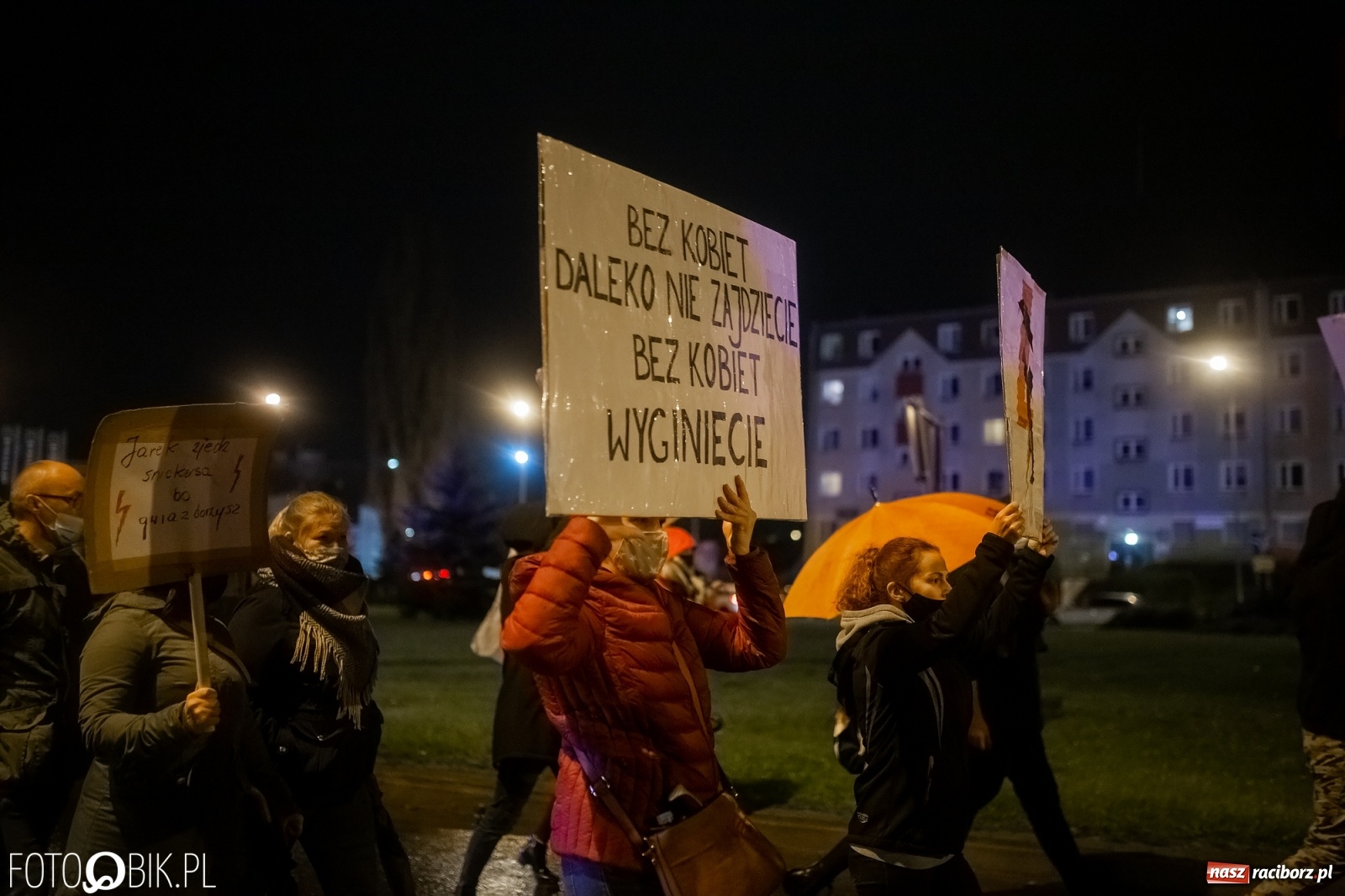 Zdjęcie w galerii na portalu naszraciborz.pl: Czwarty protest w Raciborzu, tym razem kreatywny i samochodowy [WIDEO] wiadomości z regionu