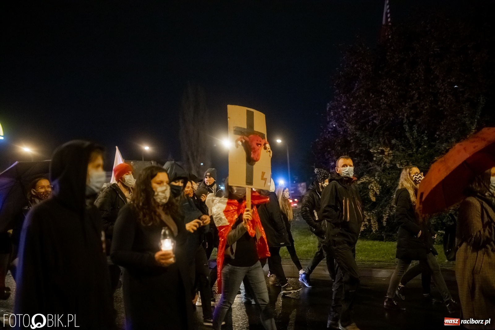 Zdjęcie w galerii na portalu naszraciborz.pl: Czwarty protest w Raciborzu, tym razem kreatywny i samochodowy [WIDEO] wiadomości z regionu