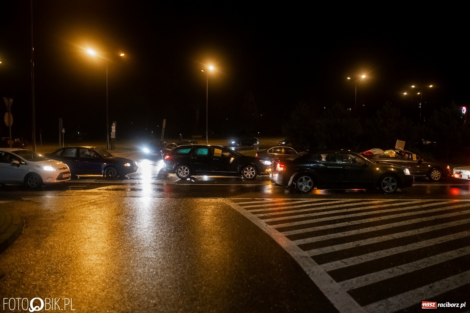 Zdjęcie w galerii na portalu naszraciborz.pl: Czwarty protest w Raciborzu, tym razem kreatywny i samochodowy [WIDEO] wiadomości z regionu