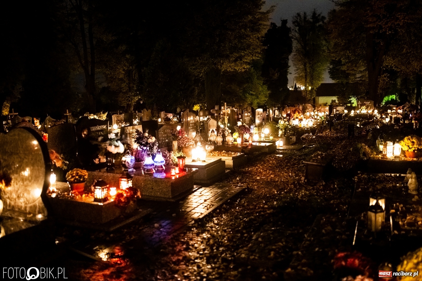 Zdjęcie w galerii na portalu naszraciborz.pl: Jest rozporządzenie w sprawie zamknięcia cmentarzy. Raciborskie Jeruzalem dziś i w piątkowy wieczór wiadomości z regionu