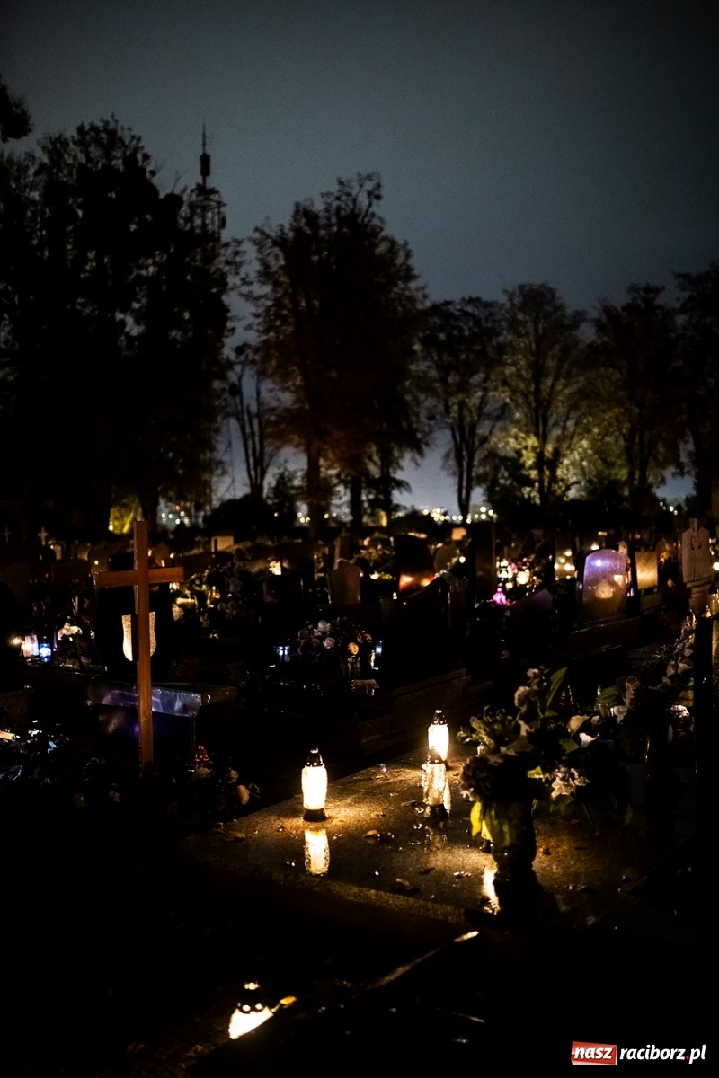 Zdjęcie w galerii na portalu naszraciborz.pl: Jest rozporządzenie w sprawie zamknięcia cmentarzy. Raciborskie Jeruzalem dziś i w piątkowy wieczór wiadomości z regionu
