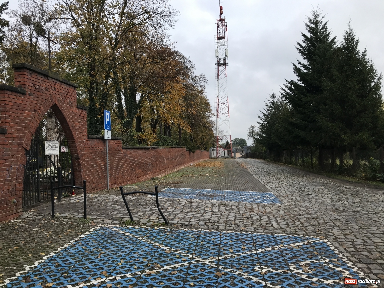 Zdjęcie w galerii na portalu naszraciborz.pl: Jest rozporządzenie w sprawie zamknięcia cmentarzy. Raciborskie Jeruzalem dziś i w piątkowy wieczór wiadomości z regionu