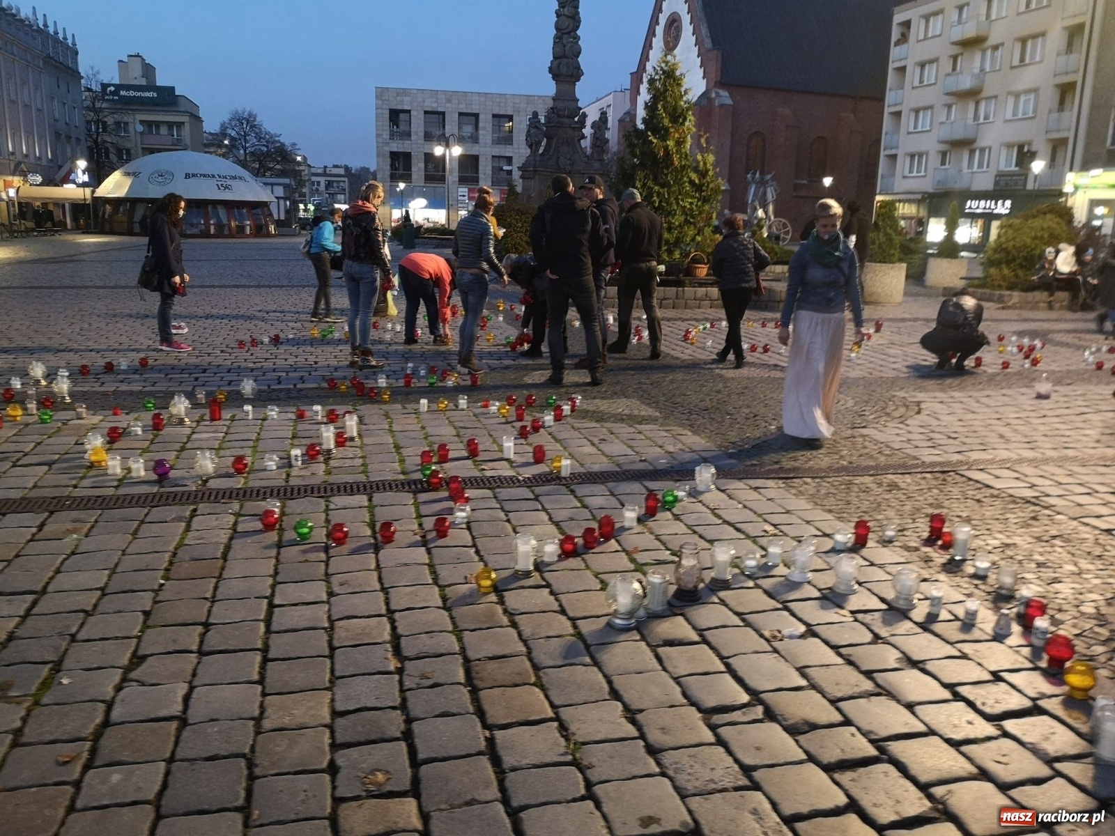 Zdjęcie w galerii na portalu naszraciborz.pl: Akcja na raciborskim Rynku [FOTO i WIDEO]  wiadomości z regionu