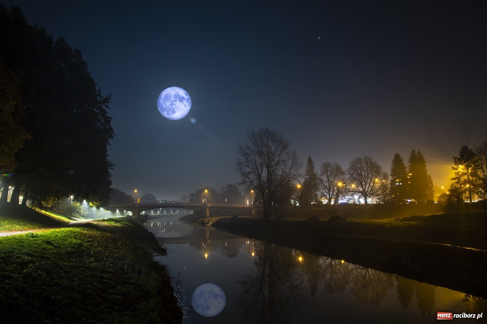 Zdjęcie w galerii na portalu naszraciborz.pl: Niebieski Księżyc nad Raciborzem. Druga pełnia w miesiącu  wiadomości z regionu