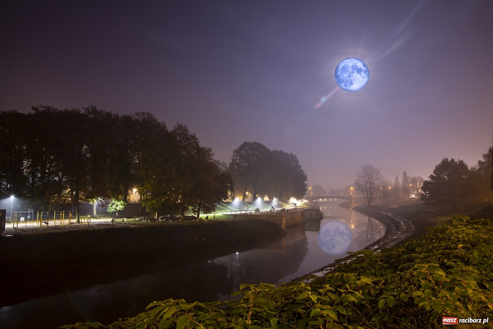 Zdjęcie w galerii na portalu naszraciborz.pl: Niebieski Księżyc nad Raciborzem. Druga pełnia w miesiącu  wiadomości z regionu
