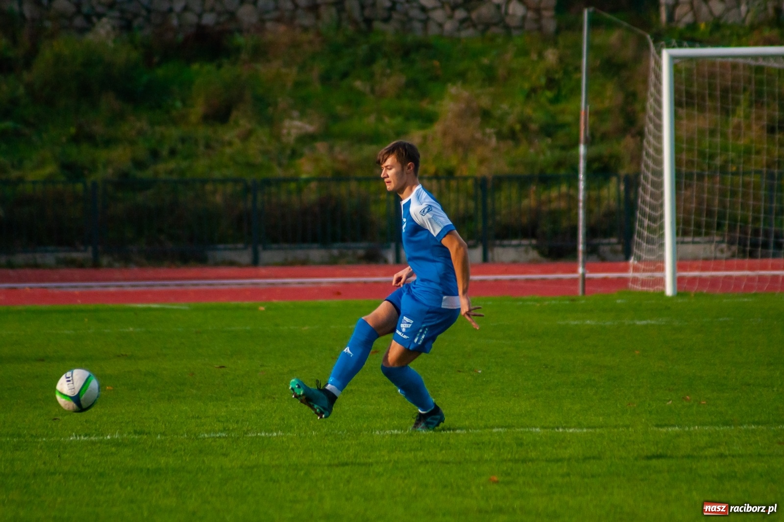 Zdjęcie w galerii na portalu naszraciborz.pl: Kolejna wygrana Unii Racibórz. Gaszowicki Dąb obudził się za późno [FOTO] wiadomości z regionu