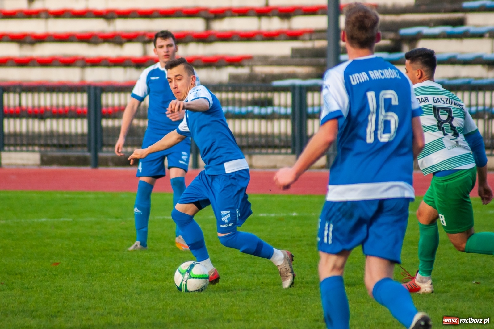 Zdjęcie w galerii na portalu naszraciborz.pl: Kolejna wygrana Unii Racibórz. Gaszowicki Dąb obudził się za późno [FOTO] wiadomości z regionu