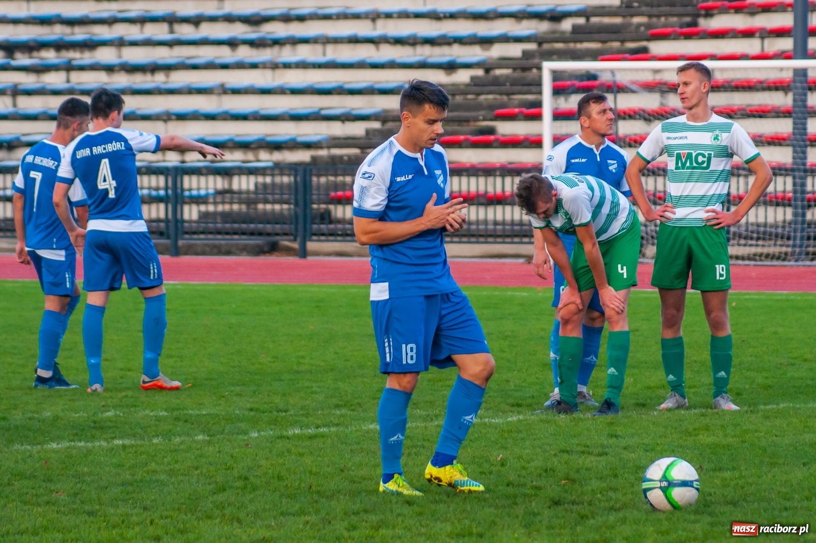 Zdjęcie w galerii na portalu naszraciborz.pl: Kolejna wygrana Unii Racibórz. Gaszowicki Dąb obudził się za późno [FOTO] wiadomości z regionu