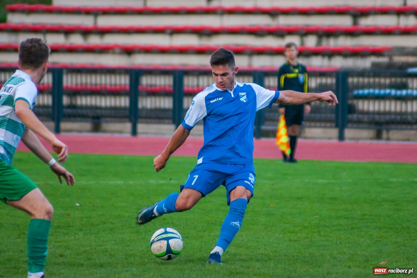 Zdjęcie w galerii na portalu naszraciborz.pl: Kolejna wygrana Unii Racibórz. Gaszowicki Dąb obudził się za późno [FOTO] wiadomości z regionu