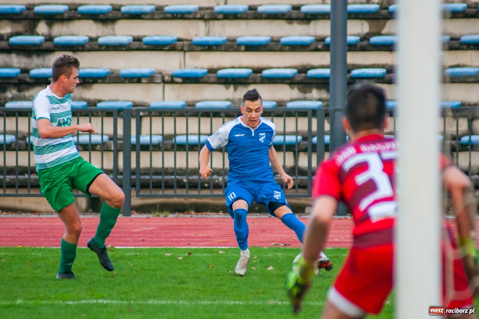 Zdjęcie w galerii na portalu naszraciborz.pl: Kolejna wygrana Unii Racibórz. Gaszowicki Dąb obudził się za późno [FOTO] wiadomości z regionu