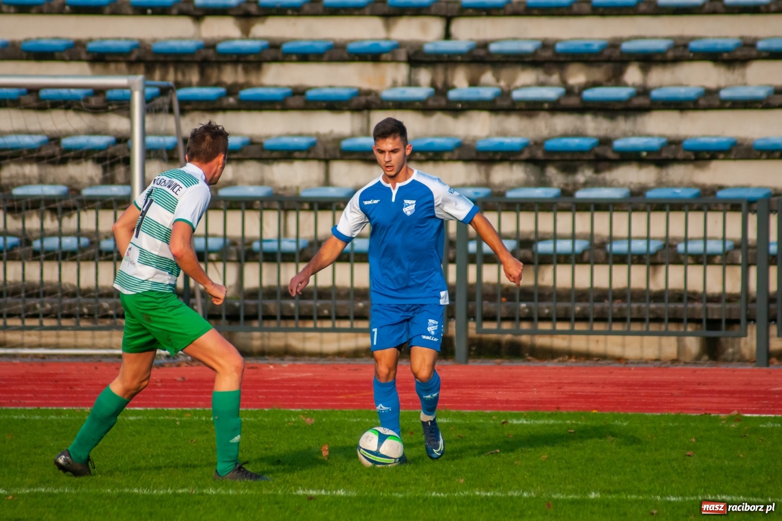 Zdjęcie w galerii na portalu naszraciborz.pl: Kolejna wygrana Unii Racibórz. Gaszowicki Dąb obudził się za późno [FOTO] wiadomości z regionu