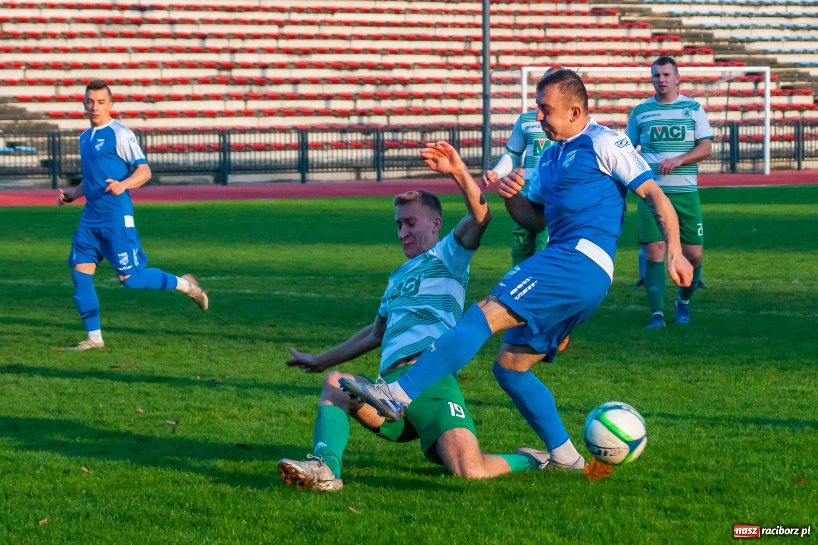 Zdjęcie w galerii na portalu naszraciborz.pl: Kolejna wygrana Unii Racibórz. Gaszowicki Dąb obudził się za późno [FOTO] wiadomości z regionu