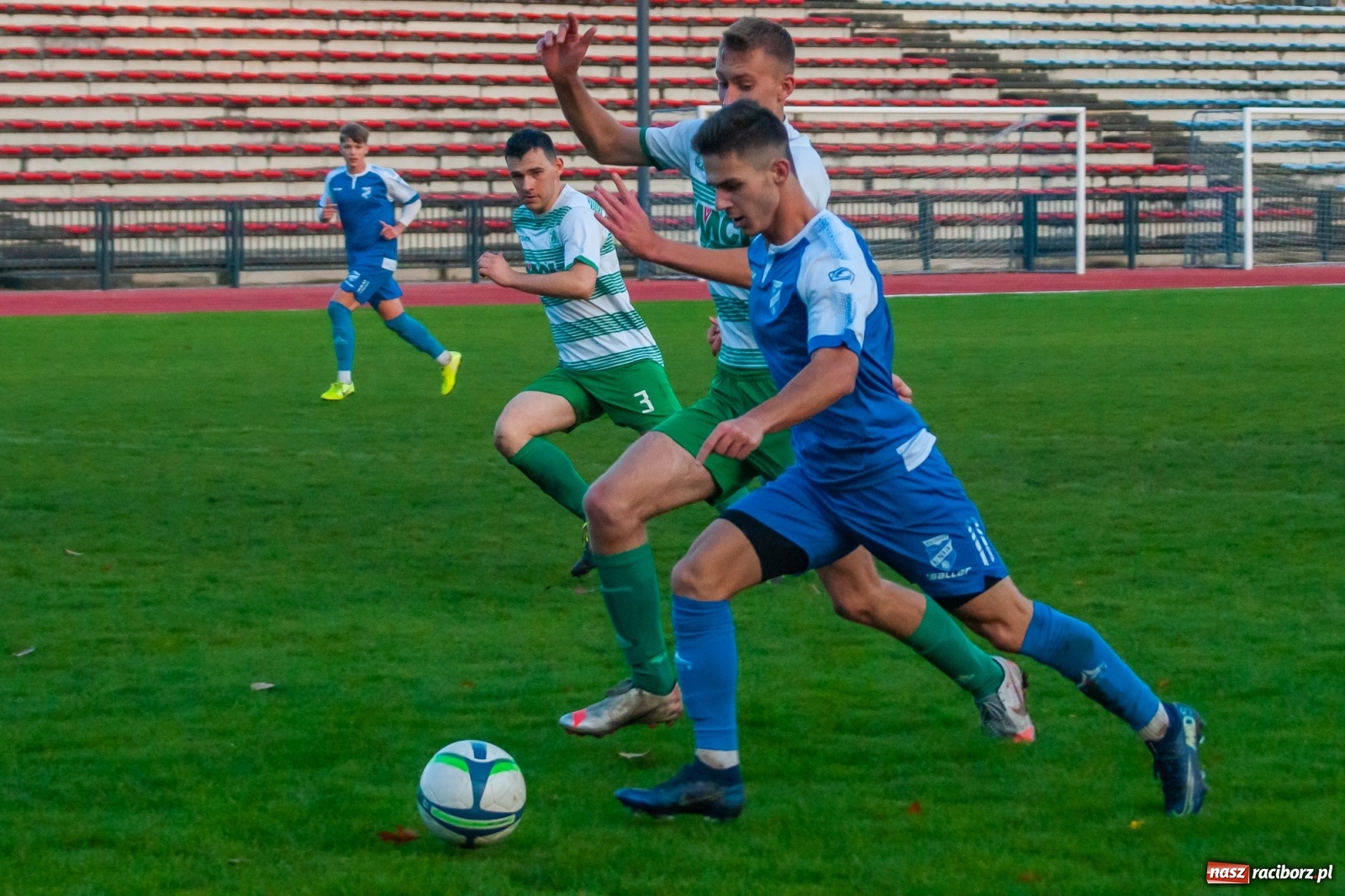 Zdjęcie w galerii na portalu naszraciborz.pl: Kolejna wygrana Unii Racibórz. Gaszowicki Dąb obudził się za późno [FOTO] wiadomości z regionu