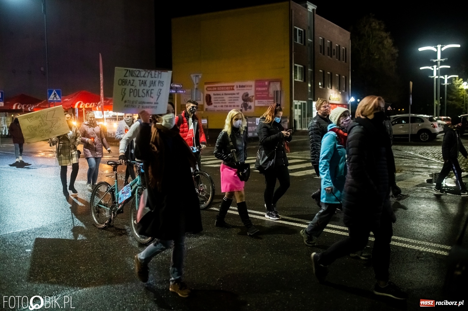 Zdjęcie w galerii na portalu naszraciborz.pl: Strajk Kobiet Racibórz. Protestujący przesiedli się do samochodów [WIDEO] wiadomości z regionu