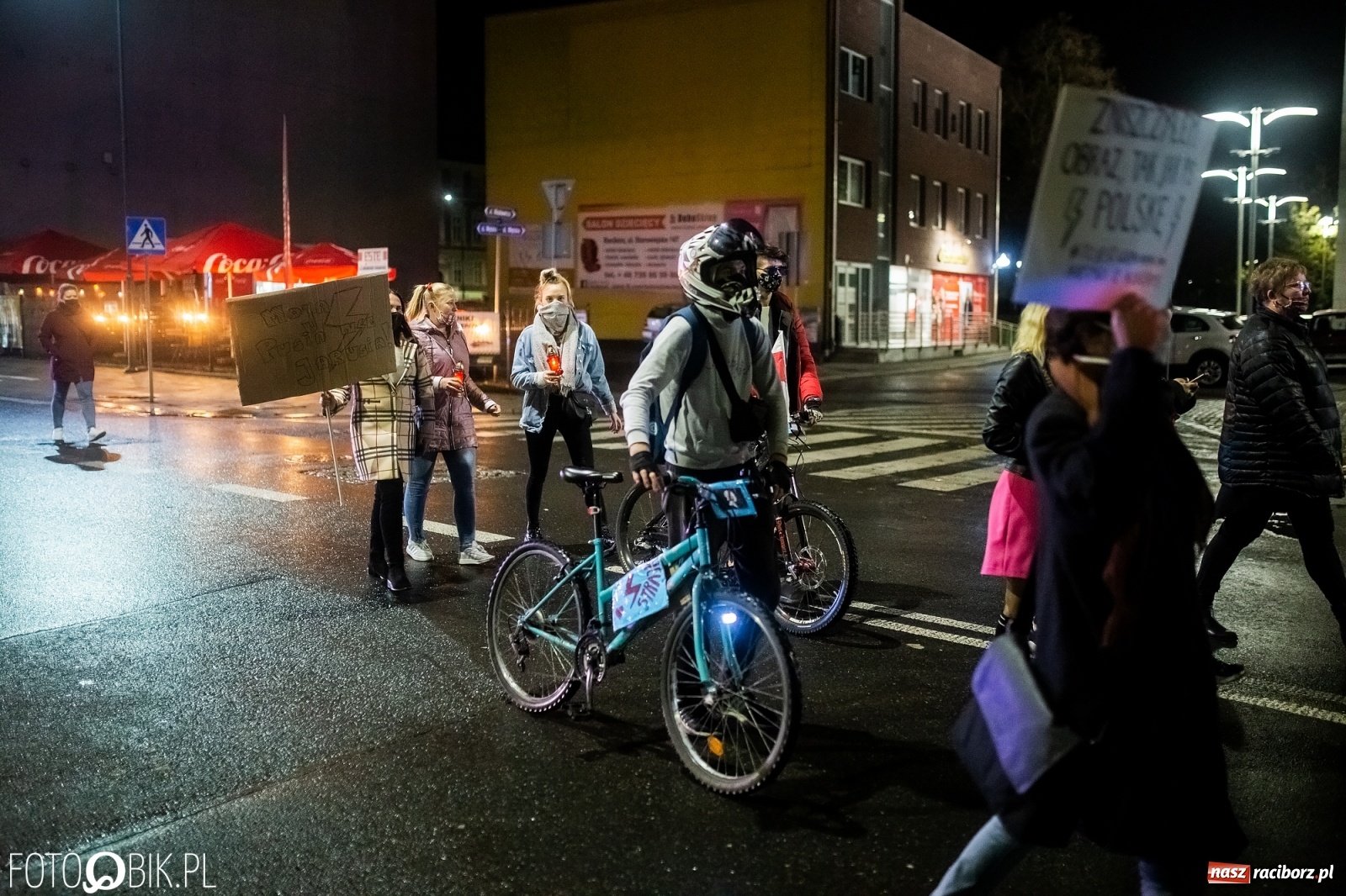 Zdjęcie w galerii na portalu naszraciborz.pl: Strajk Kobiet Racibórz. Protestujący przesiedli się do samochodów [WIDEO] wiadomości z regionu