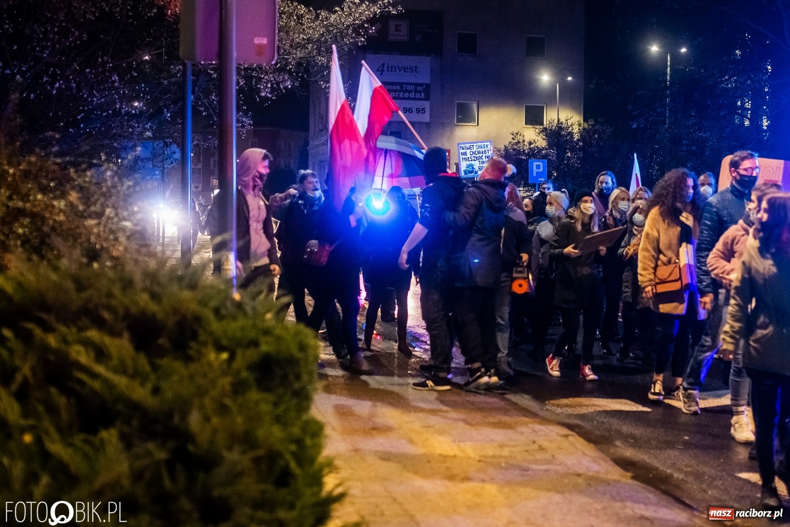 Zdjęcie w galerii na portalu naszraciborz.pl: Strajk Kobiet Racibórz. Protestujący przesiedli się do samochodów [WIDEO] wiadomości z regionu