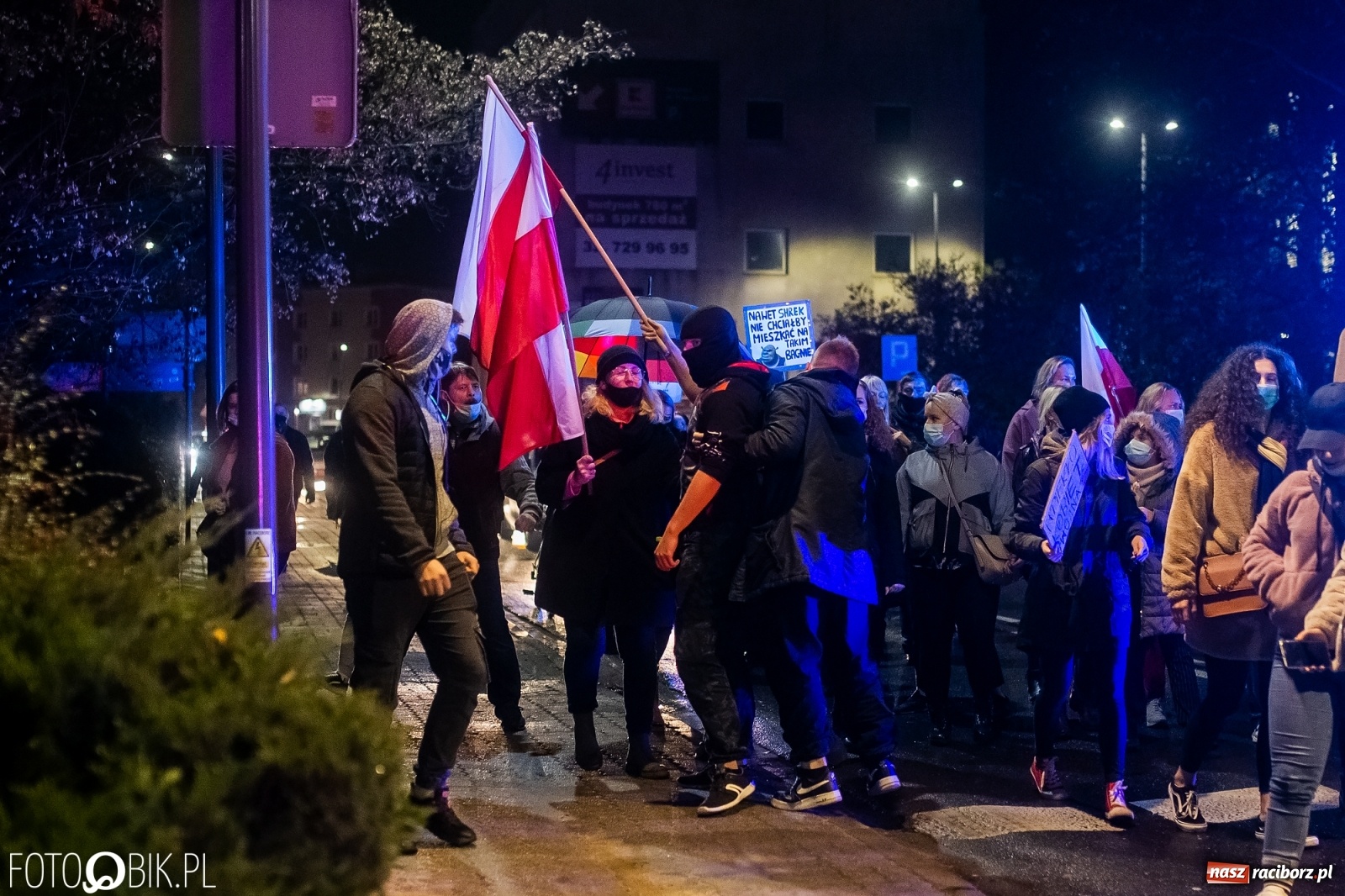Zdjęcie w galerii na portalu naszraciborz.pl: Strajk Kobiet Racibórz. Protestujący przesiedli się do samochodów [WIDEO] wiadomości z regionu