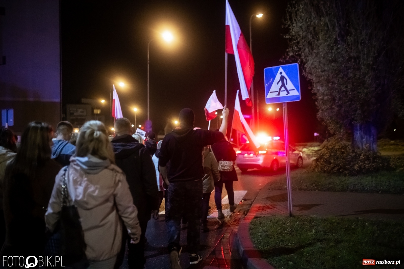 Zdjęcie w galerii na portalu naszraciborz.pl: Strajk Kobiet Racibórz. Protestujący przesiedli się do samochodów [WIDEO] wiadomości z regionu